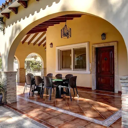 Casa vacanze Haus Mit Privatem Pool- Garten Und Privatem Park By Interhome Dénia