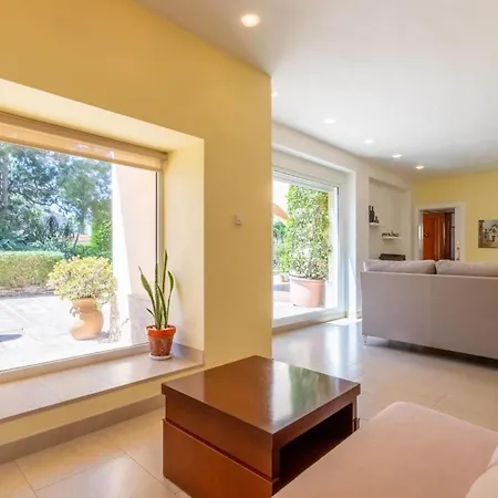 Haus Mit Privatem Pool- Garten Und Privatem Park By Interhome Casa vacanze *