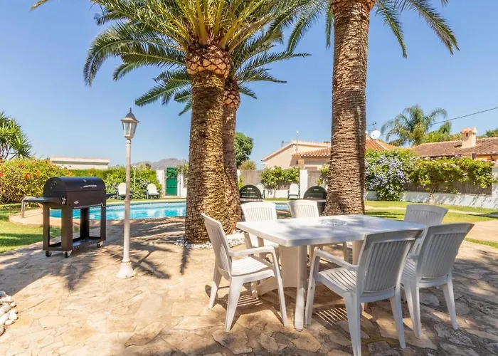 Haus Mit Privatem Pool- Garten Und Privatem Parkplatz By Interhome *