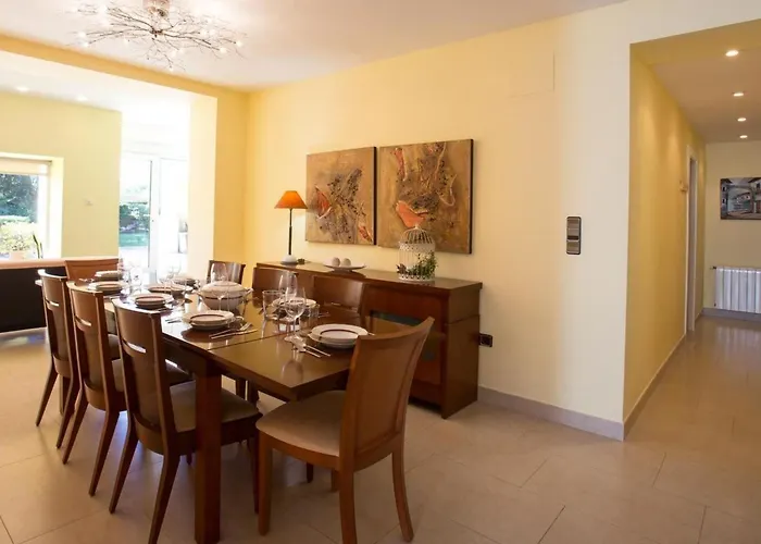 Haus Mit Privatem Pool- Garten Und Privatem Parkplatz By Interhome