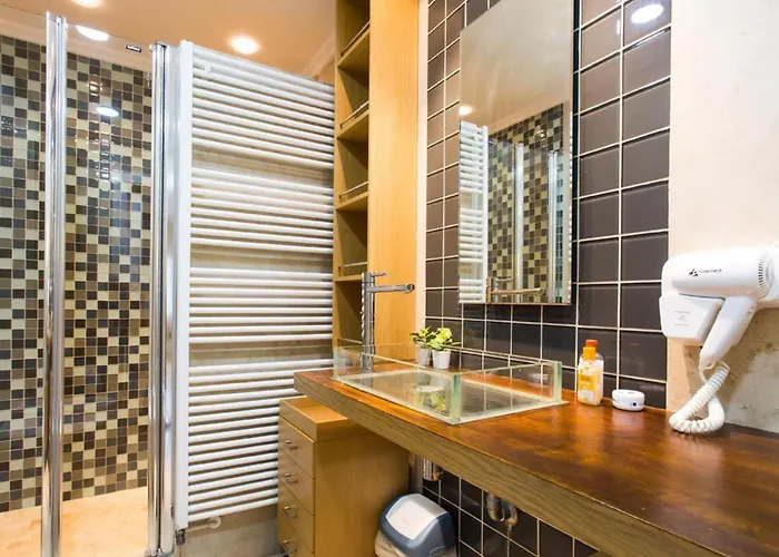 Haus Mit Privatem Pool- Garten Und Privatem Parkplatz By Interhome