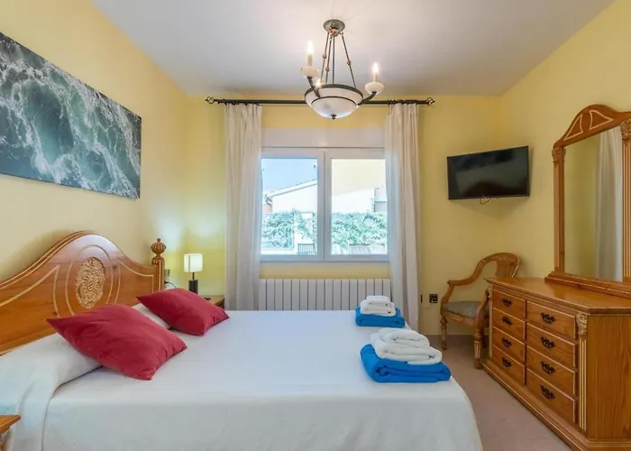 Haus Mit Privatem Pool- Garten Und Privatem Parkplatz By Interhome Сasa de vacaciones Dénia