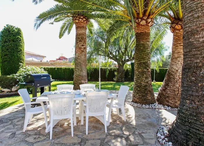 Hébergement de vacances Haus Mit Privatem Pool- Garten Und Privatem Parkplatz By Interhome