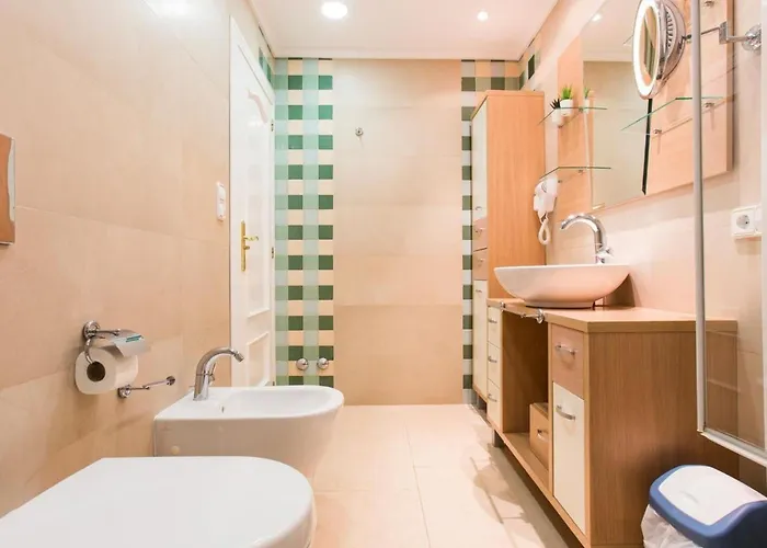 Haus Mit Privatem Pool- Garten Und Privatem Parkplatz By Interhome